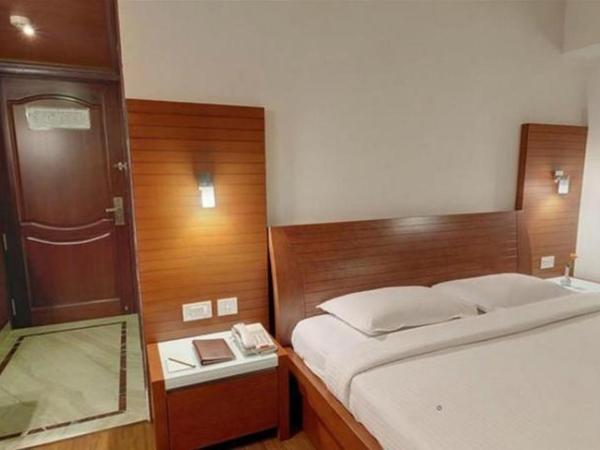 Parijatha Gateway : photo 1 de la chambre chambre double ou lits jumeaux - vue sur ville