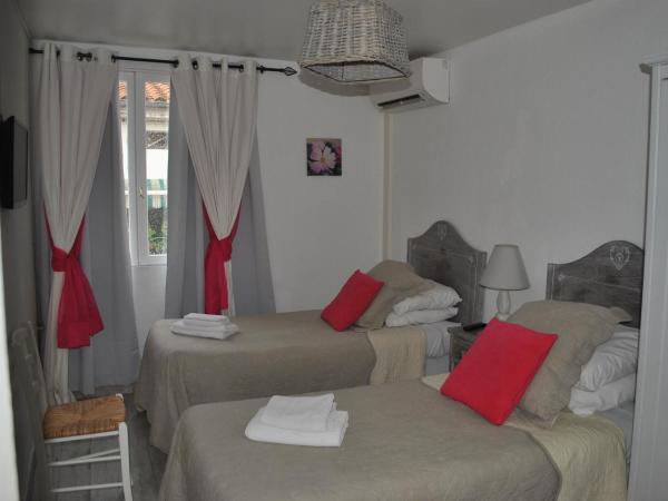 Hôtel Restaurant Le Provençal : photo 9 de la chambre chambre lits jumeaux