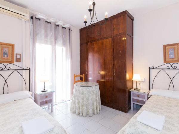 Pension Mesones : photo 9 de la chambre chambre double ou lits jumeaux avec salle de bains commune