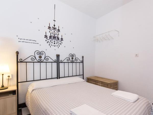 Pension Mesones : photo 6 de la chambre chambre double ou lits jumeaux avec salle de bains commune