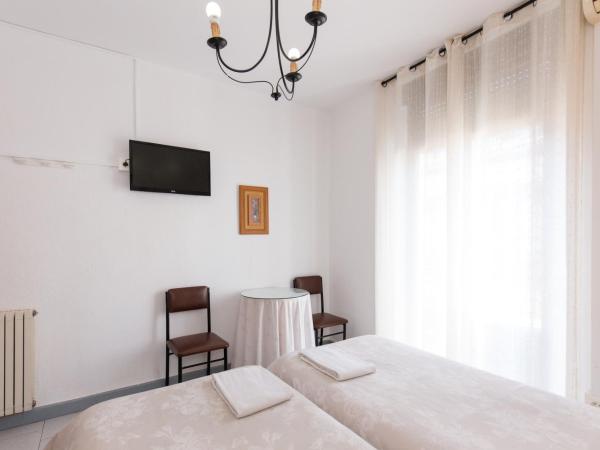 Pension Mesones : photo 8 de la chambre chambre double ou lits jumeaux avec salle de bains commune