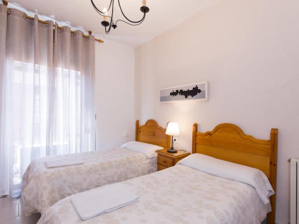 Pension Mesones : photo 9 de la chambre chambre double ou lits jumeaux avec salle de bains privative