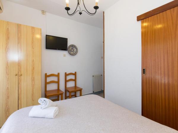 Pension Mesones : photo 7 de la chambre chambre double ou lits jumeaux avec salle de bains privative