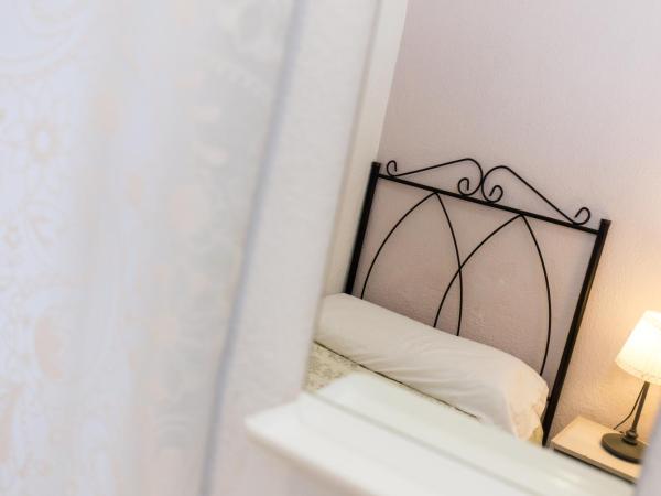 Pension Mesones : photo 10 de la chambre chambre simple avec salle de bains commune