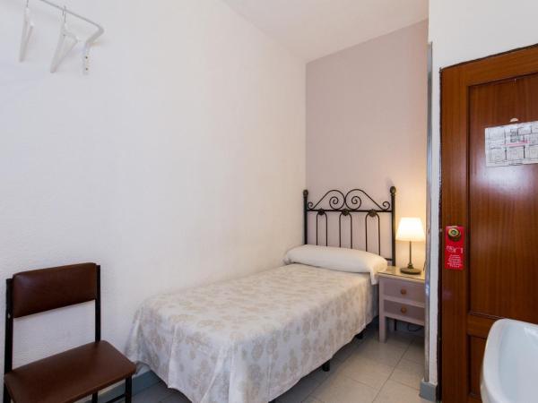 Pension Mesones : photo 5 de la chambre chambre simple avec salle de bains commune