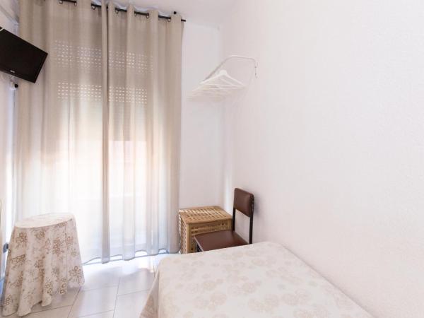 Pension Mesones : photo 8 de la chambre chambre simple avec salle de bains commune