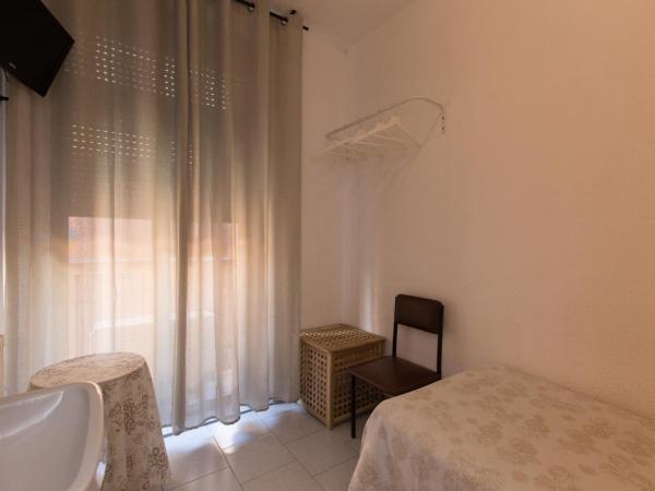 Pension Mesones : photo 9 de la chambre chambre simple avec salle de bains commune