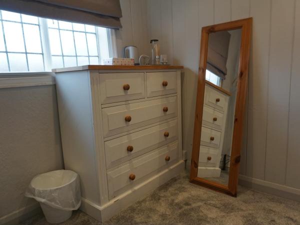 Golden Cross Guesthouse : photo 5 de la chambre chambre double avec salle de bains commune