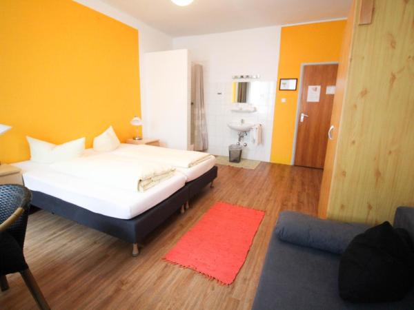 Hotel Pension am Hauptbahnhof : photo 6 de la chambre chambre double avec douche (toilettes communes)