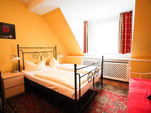 Hotel Pension am Hauptbahnhof : photo 4 de la chambre chambre double avec douche (toilettes communes)