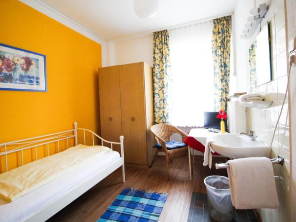 Hotel Pension am Hauptbahnhof : photo 3 de la chambre chambre simple standard avec salle de bains commune