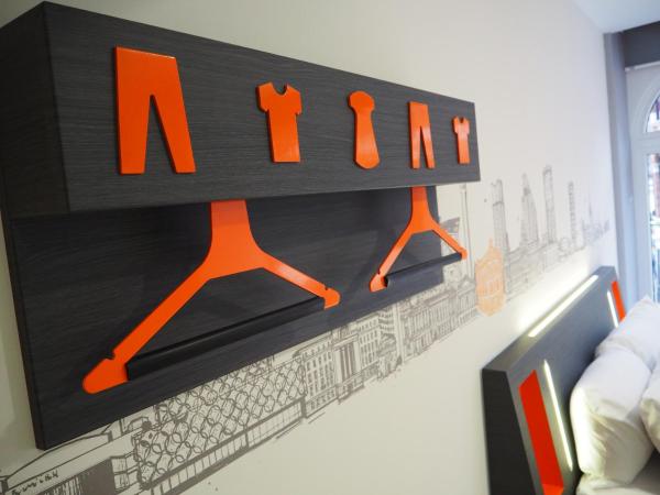 easyHotel Birmingham : photo 8 de la chambre chambre double avec fenêtre