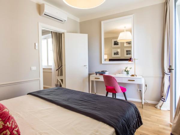 La Malandrina - Apartments & Suites : photo 7 de la chambre appartement 1 chambre de luxe avec balcon 