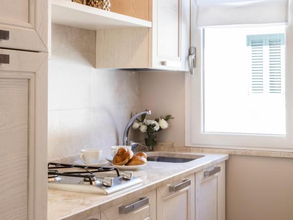 La Malandrina - Apartments & Suites : photo 10 de la chambre appartement 1 chambre de luxe avec balcon 