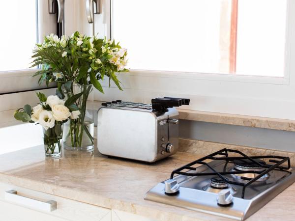 La Malandrina - Apartments & Suites : photo 2 de la chambre appartement 1 chambre avec terrasse - vue sur mer