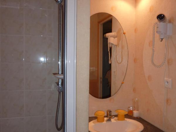 Chambres d'Hôtes de l'Auraine : photo 4 de la chambre chambre lits jumeaux