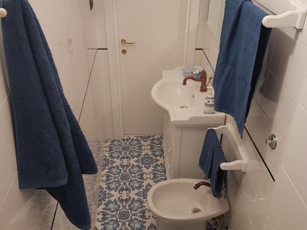 B&B Le Rose : photo 3 de la chambre chambre double avec salle de bains privative