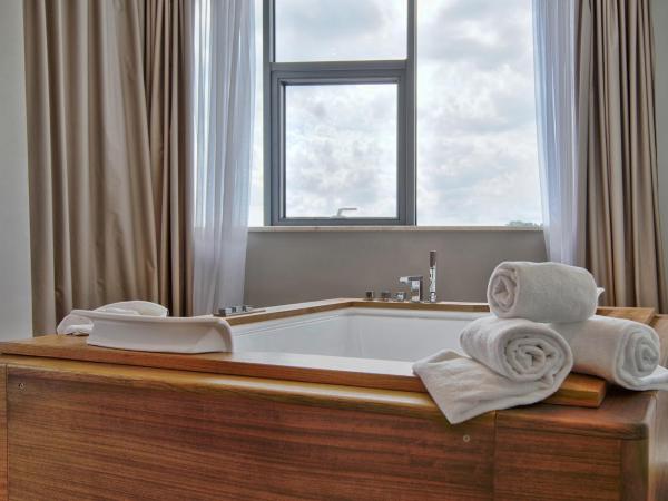 Marvie Hotel & Health : photo 4 de la chambre suite premium avec baignoire spa – vue sur mer