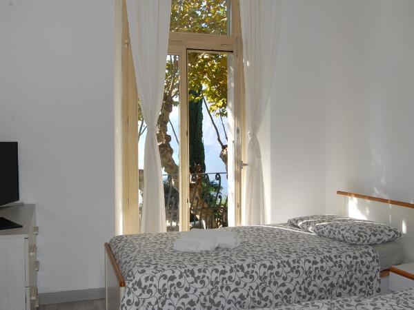 Hotel Firenze Lugano : photo 2 de la chambre chambre lits jumeaux avec balcon