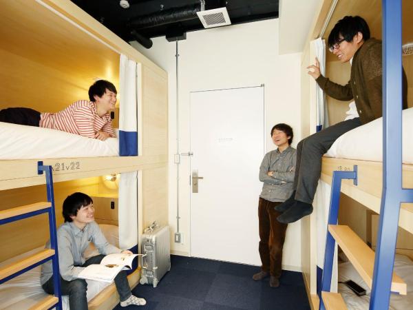 The Share Hotels Lyuro Tokyo Kiyosumi : photo 8 de la chambre chambre Économique privée avec lits superposés et salle de bains commune