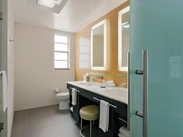 Hotel Breakwater South Beach : photo 2 de la chambre suite junior lit king-size avec canapé-lit