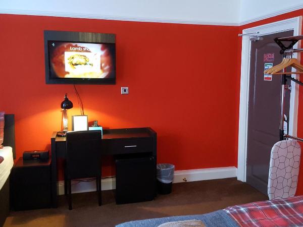 Robin 7 Lodge City Centre : photo 2 de la chambre family room with a detached private bathroom