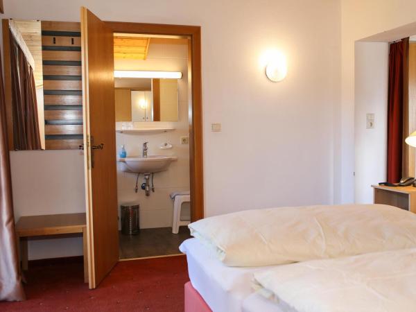 Hotel Sonnenhof - bed & breakfast & appartements : photo 3 de la chambre appartement avec balcon