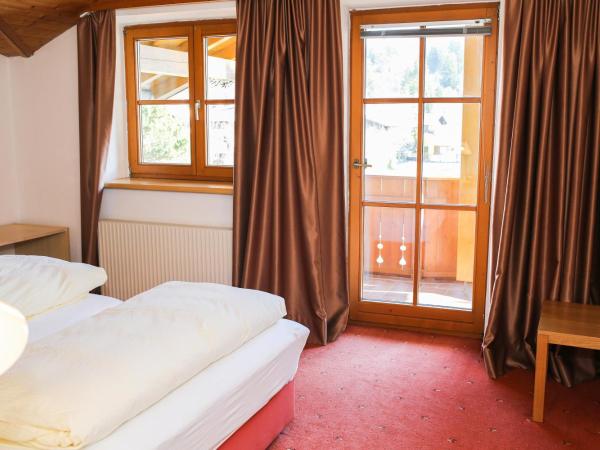 Hotel Sonnenhof - bed & breakfast & appartements : photo 5 de la chambre appartement avec balcon