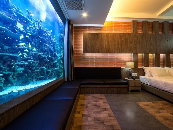 V20 Boutique Jacuzzi Hotel - SHA Extra Plus : photo 1 de la chambre suite aquarium