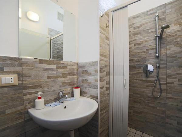 Hotel Galles Rimini : photo 7 de la chambre chambre triple (2 adultes & 1 enfant)