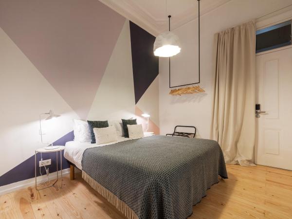 Lisbon Cheese & Wine Suites : photo 1 de la chambre chambre double avec vue intérieur