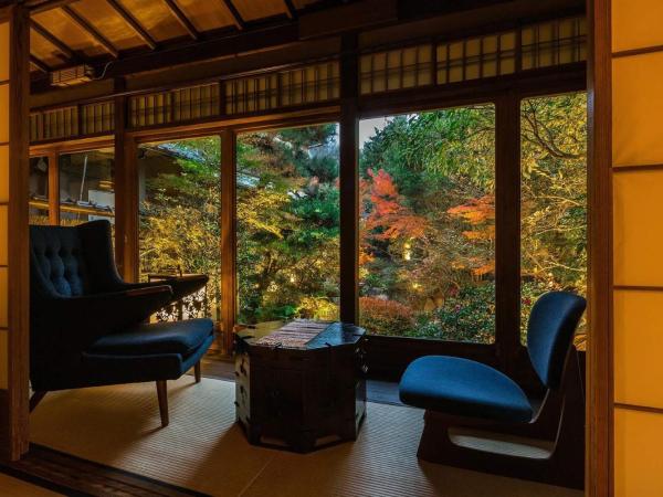 Kyoto Nanzenji Ryokan Yachiyo : photo 4 de la chambre chambre deluxe de style japonais avec vue sur jardin et bain en plein air