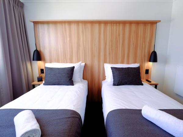 No. 9 Hotel : photo 4 de la chambre hébergement grand lit king-size ou lits jumeaux avec salle de bains privative