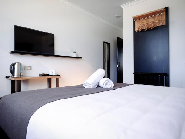 No. 9 Hotel : photo 3 de la chambre chambre lit queen-size avec salle de bains privative