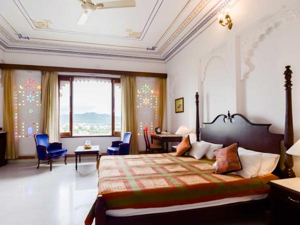 Hotel Raj Kuber : photo 1 de la chambre chambre de luxe avec vue sur le lac