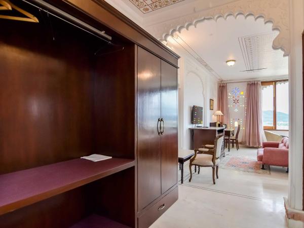 Hotel Raj Kuber : photo 9 de la chambre suite avec vue sur lac 