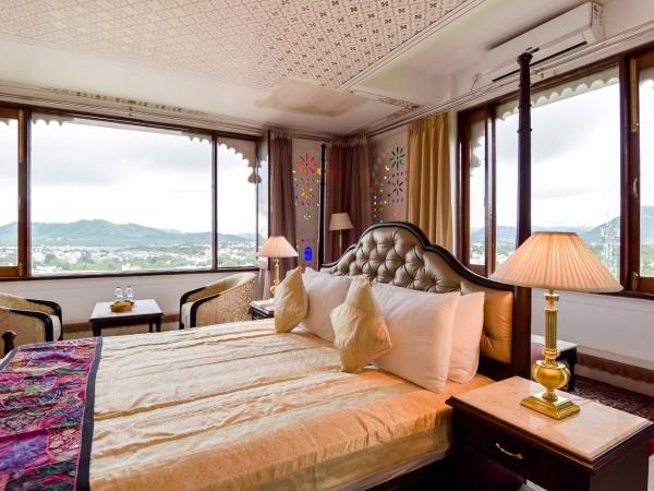 Hotel Raj Kuber : photo 2 de la chambre suite avec vue sur lac 