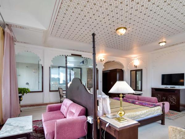 Hotel Raj Kuber : photo 3 de la chambre suite avec vue sur lac 