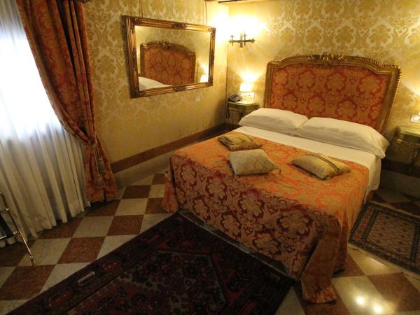 Hotel Palazzo Abadessa : photo 1 de la chambre chambre double classique - rez-de-chaussée

