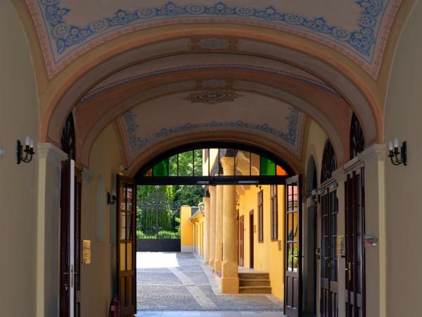 Ciszterci Szállás Pécs : photo 1 de la chambre chambre simple avec salle de bains
