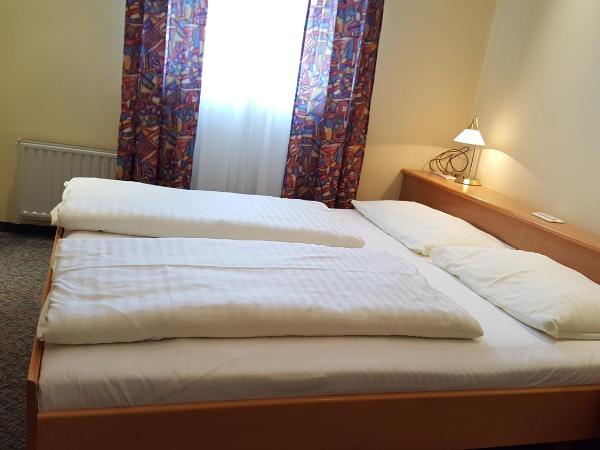 CenterCourt Hotel : photo 2 de la chambre chambre double