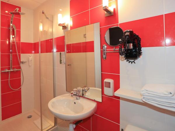 The Originals Boutique, Hôtel de l'Univers, Montluçon : photo 3 de la chambre chambre triple