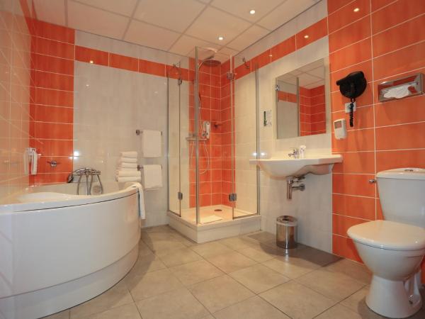 The Originals Boutique, Hôtel de l'Univers, Montluçon : photo 4 de la chambre chambre quadruple