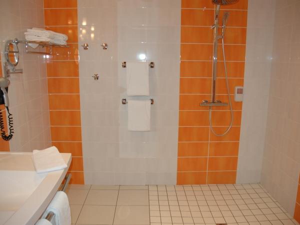 The Originals Boutique, Hôtel de l'Univers, Montluçon : photo 3 de la chambre chambre familiale