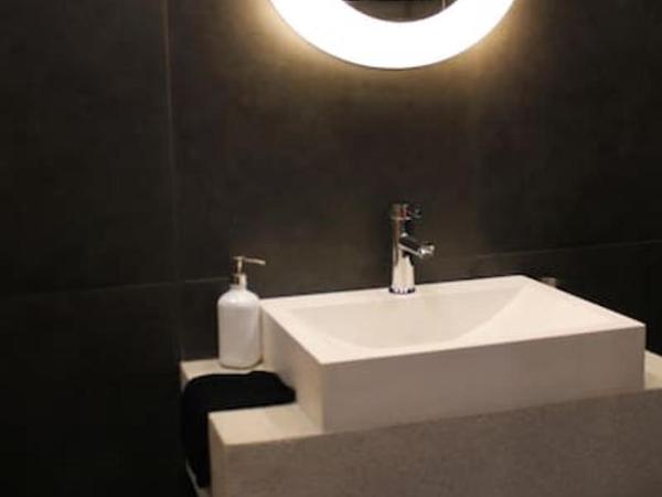 Stylish Seaview Rooftop : photo 7 de la chambre chambre double deluxe avec balcon - vue sur mer