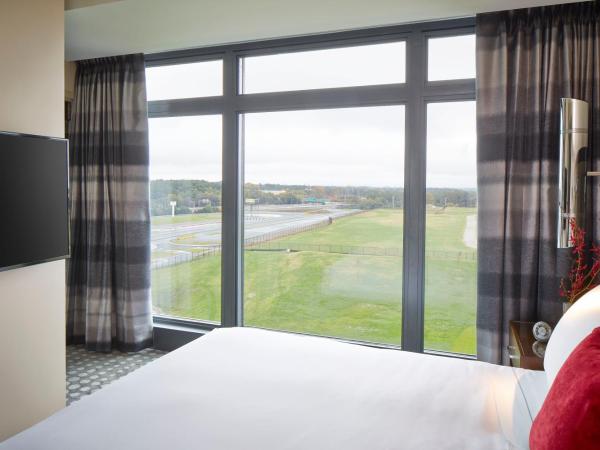 Kimpton Overland Hotel - Atlanta Airport, an IHG Hotel : photo 1 de la chambre king suite with track view