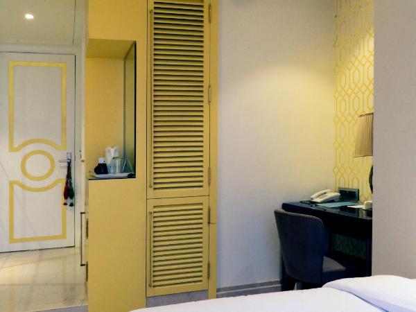 Hotel Harbour View Colaba : photo 4 de la chambre chambre de luxe vue sur la mer