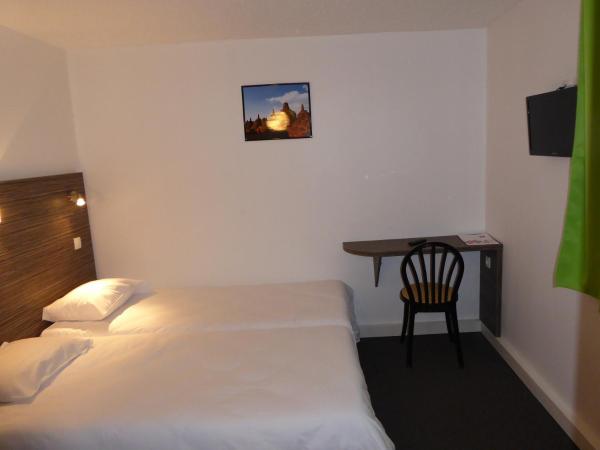 Hôtel Le Cosy Blois Villebarou : photo 1 de la chambre chambre lits jumeaux - accessible aux personnes à mobilité réduite - 22 m2