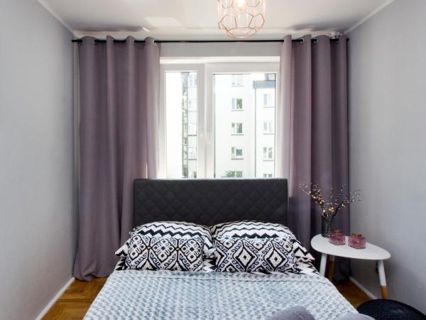 ClickTheFlat Hoża Street Apart Rooms : photo 4 de la chambre chambre double avec salle de bains commune