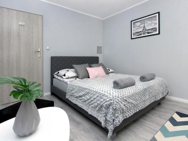 ClickTheFlat Hoża Street Apart Rooms : photo 3 de la chambre chambre double avec salle de bains commune